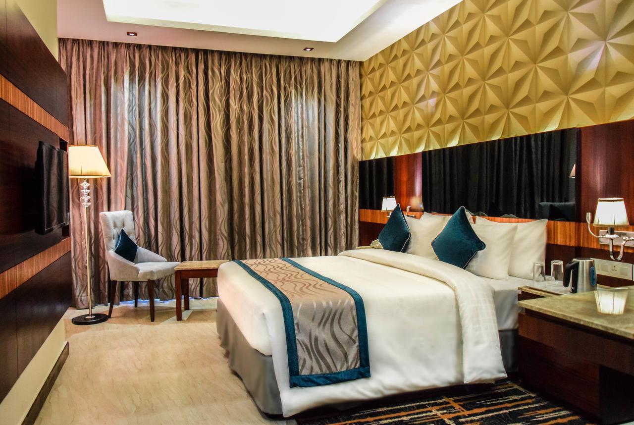 Rg Royal Hotel Bengalúr Exteriér fotografie